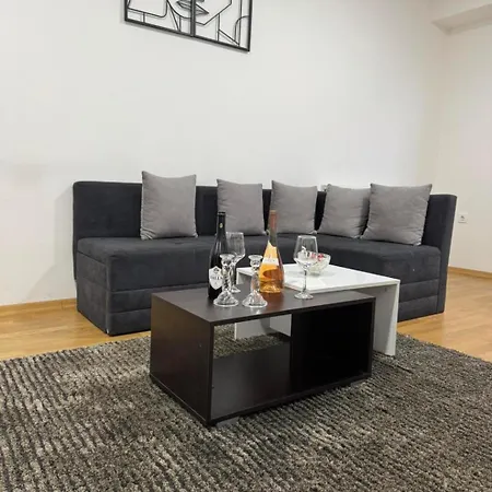 Jovana Apartment *